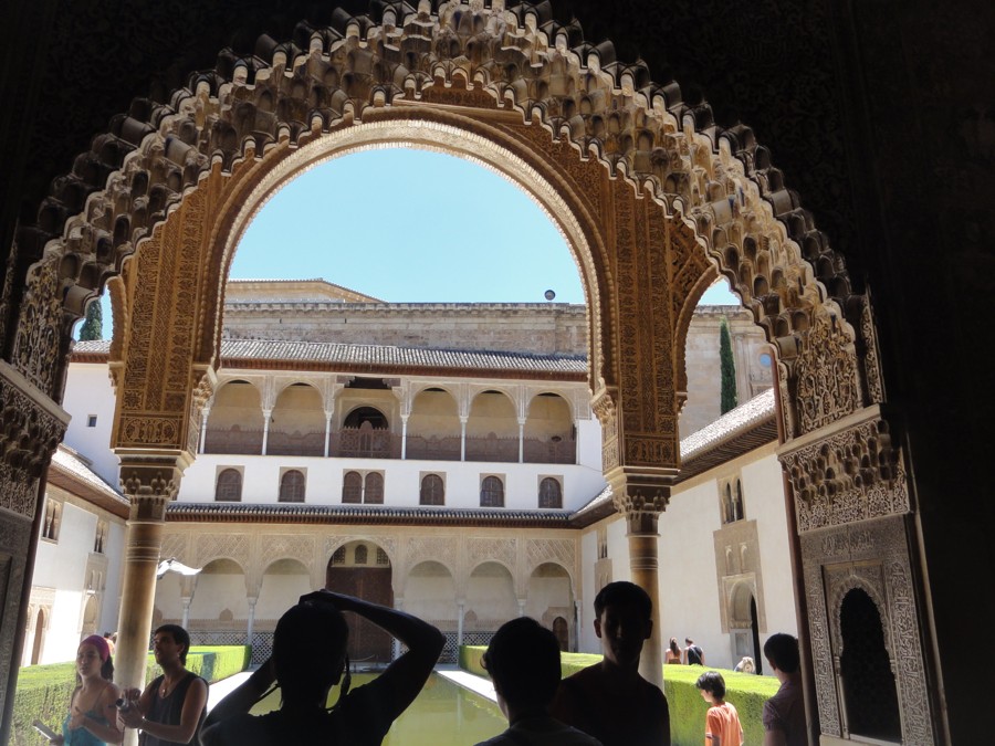 uvnitř Alhambry