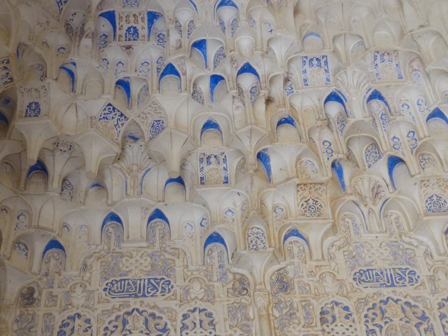 uvnitř Alhambry