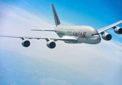 Qatar Airways nabízí zdravotníkům 100 tisíc letenek zdarma